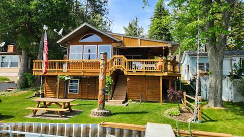 8941 Lakeview Blvd, Rodney, MI 49342