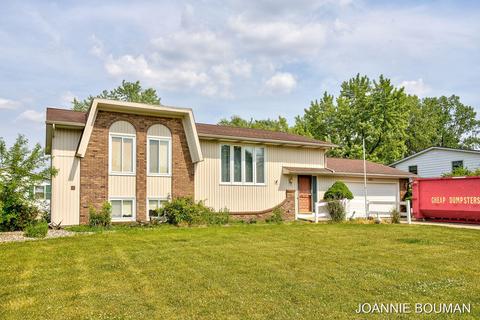 201 Brook Lane Ave, Holland, MI 49423