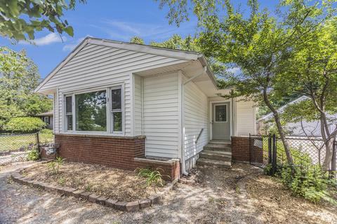 828 Emerald Ave NE, Grand Rapids, MI 49503