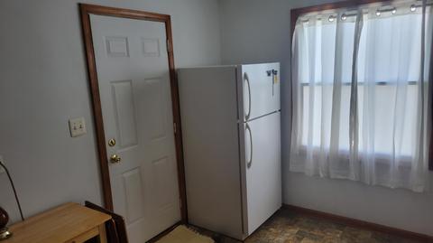 9026 Clippert St, Taylor, MI 48180 photo 4