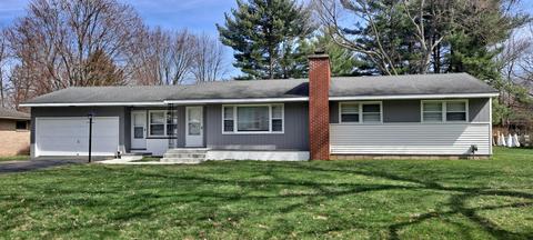 319 Birch Ln, Paw Paw, MI 49079