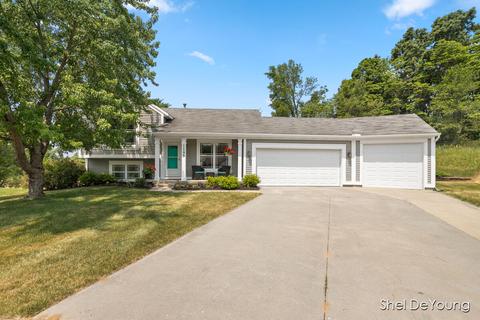 1195 N Trail Ct NE, Comstock Park, MI 49321