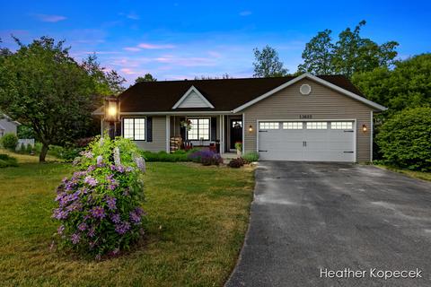 13855 Rolling Creek Dr, Lowell, MI 49331