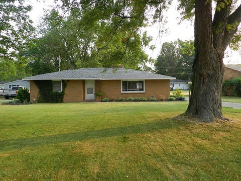 335 August Dr, Benton Harbor, MI 49022