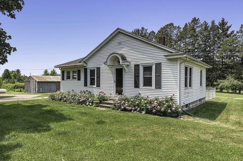 1030 N 16th St, Otsego, MI 49078