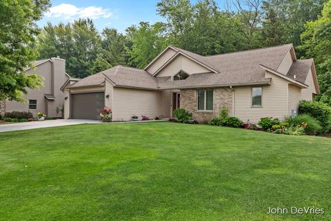 4474 Creek View Dr, Hudsonville, MI 49426