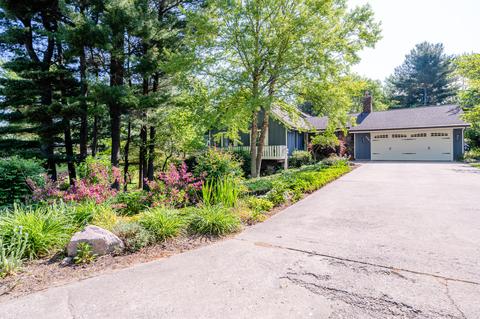 2961 E Windsor Dr, St. Joseph, MI 49085