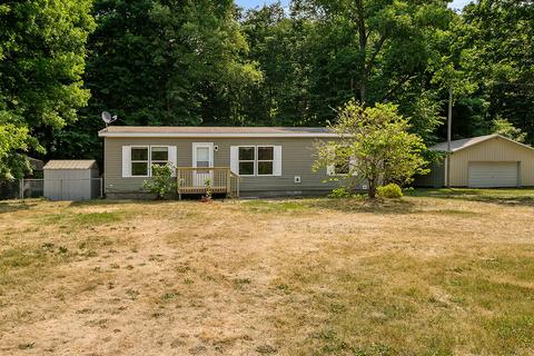 5778 Maple Hill Rd, Howard City, MI 49329