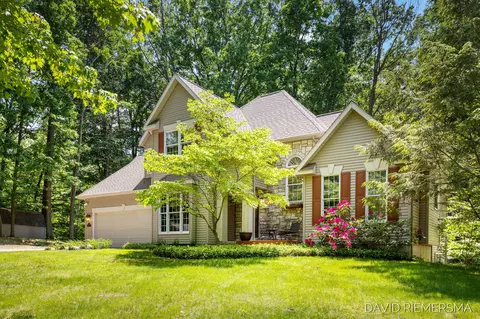 16228 Heritage Trl, Spring Lake, MI 49456