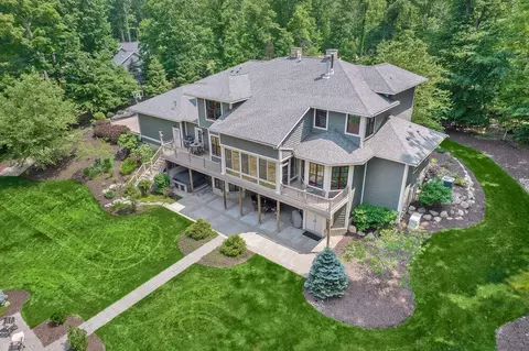 7300 Kirkwood Trl, Alto, MI 49302
