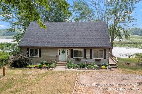 6451 Woods Trail Dr, Delton, MI 49046
