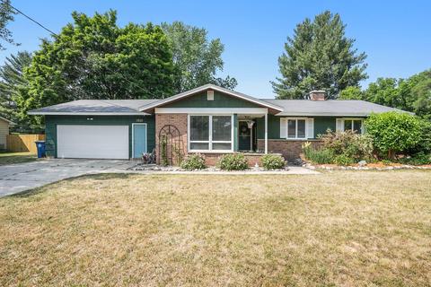 1801 Greenwoods Dr, Jenison, MI 49428