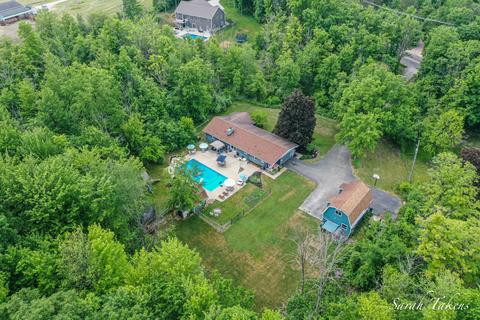 3320 Fillmore St, Jenison, MI 49428