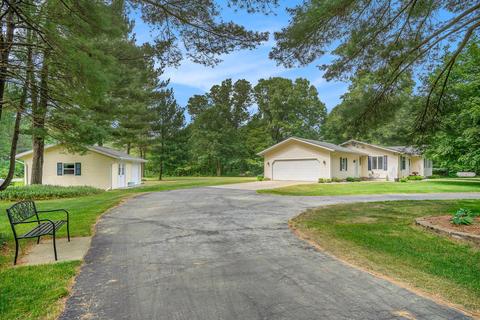 4199 Gloucester Dr, Allegan, MI 49010
