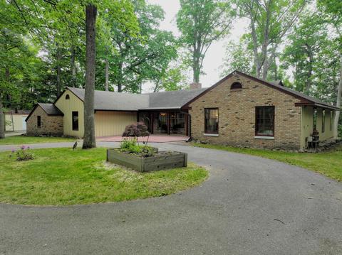 258 Almer Dr, Caro, MI 48723