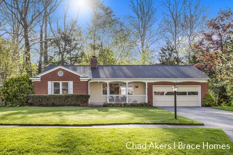4742 Curwood Ave SE, Kentwood, MI 49508