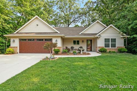 2628 Stockwood Dr NE, Grand Rapids, MI 49505