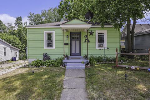 1148 Crosby St NW, Grand Rapids, MI 49504
