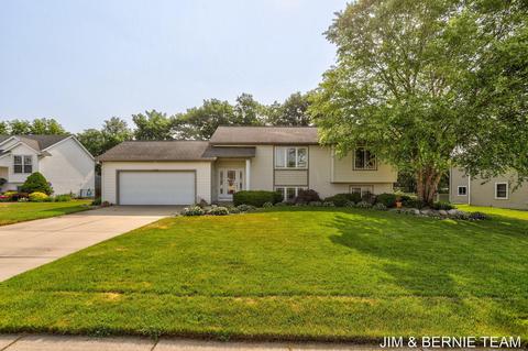 7524 Alycia Dr, Hudsonville, MI 49426