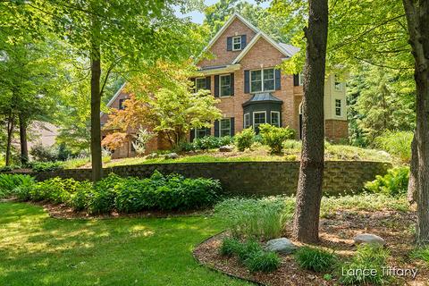 7487 Golden Oak Trl, Alto, MI 49302