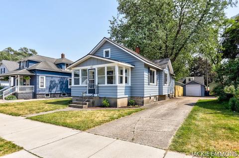 372 W 19th St, Holland, MI 49423