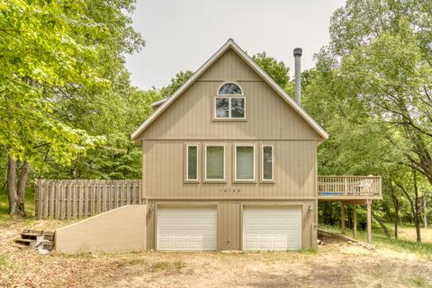 10120 Crazy Horse Trl, Stanwood, MI 49346