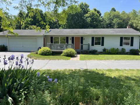 1249 W Hughes St, Marshall, MI 49068