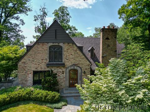 5 Park Hills Dr SE, Grand Rapids, MI 49506