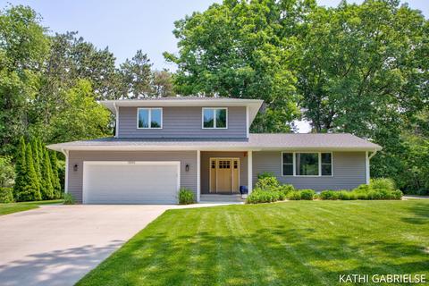 13092 Sikkema Dr, Grand Haven, MI 49417