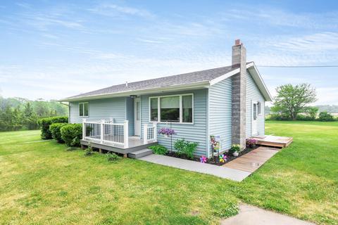 72397 8th Ave, South Haven, MI 49090