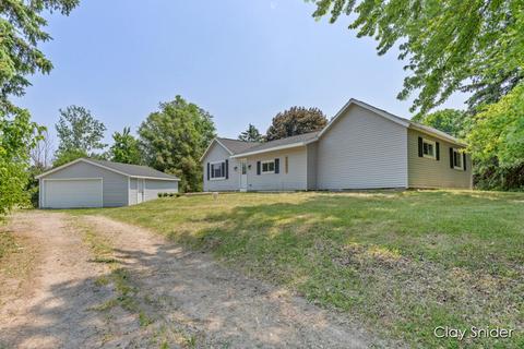 10451 Tasker Rd, Lake Odessa, MI 48849