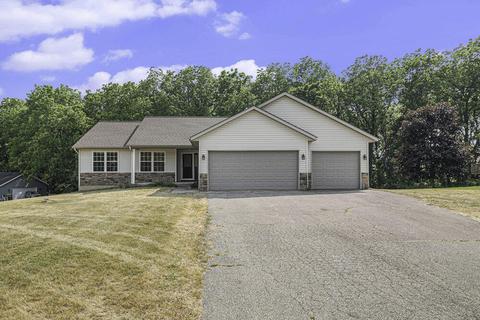 10395 Cottonwood Ct, Middleville, MI 49333