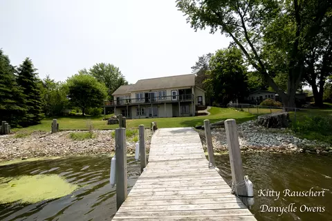 15796 Kitchel Ln, Grand Haven, MI 49417