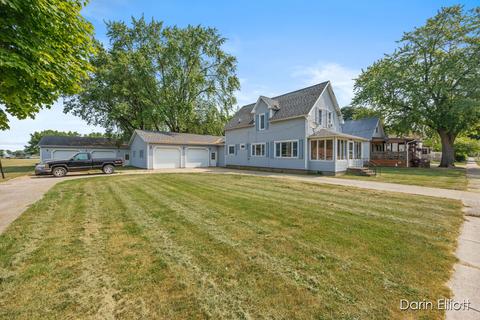 214 E Lincoln St, Pewamo, MI 48873
