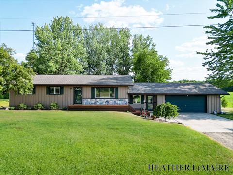 8590 Peterson St NE, Rockford, MI 49341