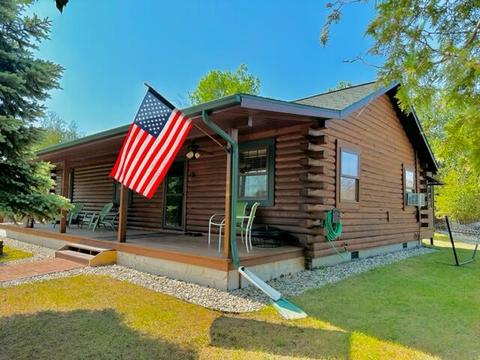 8512 S Greenway St, Onekama, MI 49675