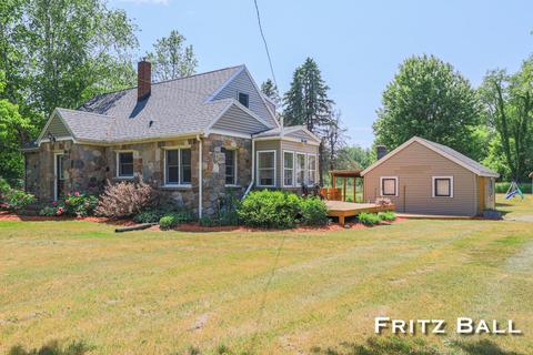 6747 Whites Bridge Rd, Belding, MI 48809