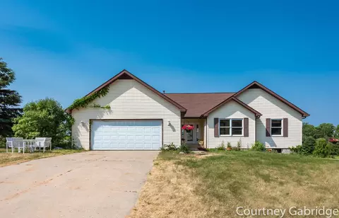 10781 Crestway Dr, Rockford, MI 49341