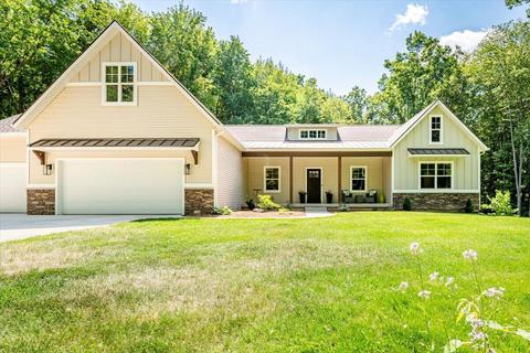 4362 Amazon Dr, Lowell, MI 49331