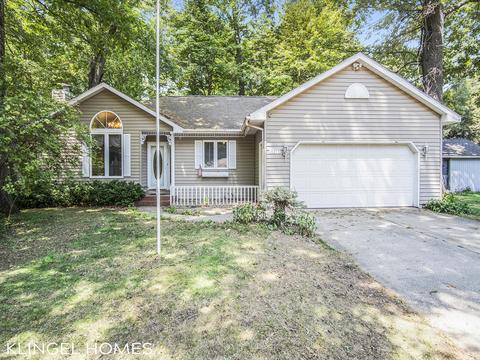 14275 Shiawassee Dr, Grand Haven, MI 49417