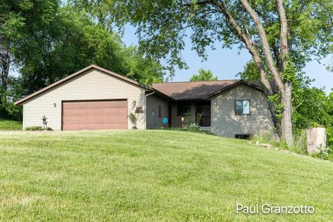 4802 Glenmoor Dr, Saranac, MI 48881