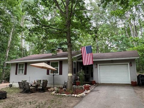 12095 Sable Dr, Stanwood, MI 49346