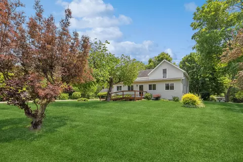 8494 Warren Woods Rd, Three Oaks, MI 49128