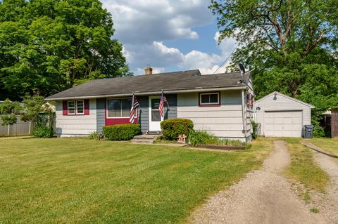 520 Ransom St, Augusta, MI 49012