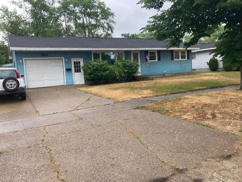 1562 Colonial Rd, Muskegon, MI 49441