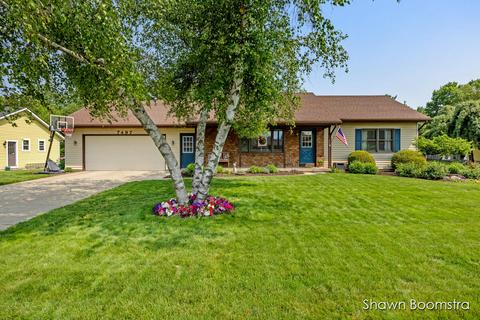 7497 Sunview Dr SE, Grand Rapids, MI 49548