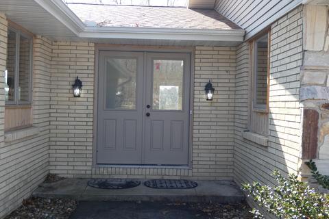 2404 Riverbend Dr, Benton Harbor, MI 49022