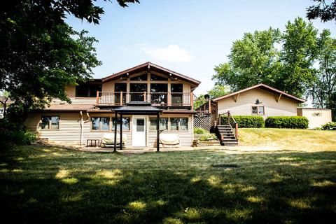 68796 Twilight St, Edwardsburg, MI 49112
