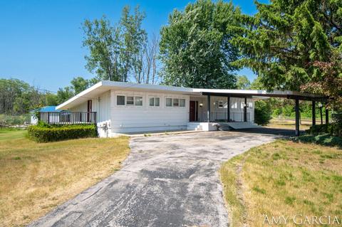 3673 Peninsula Dr, Norton Shores, MI 49444