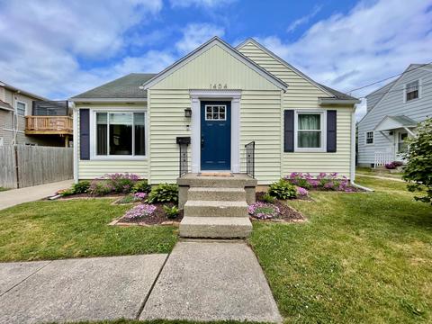1404 Emerald Ave NE, Grand Rapids, MI 49505